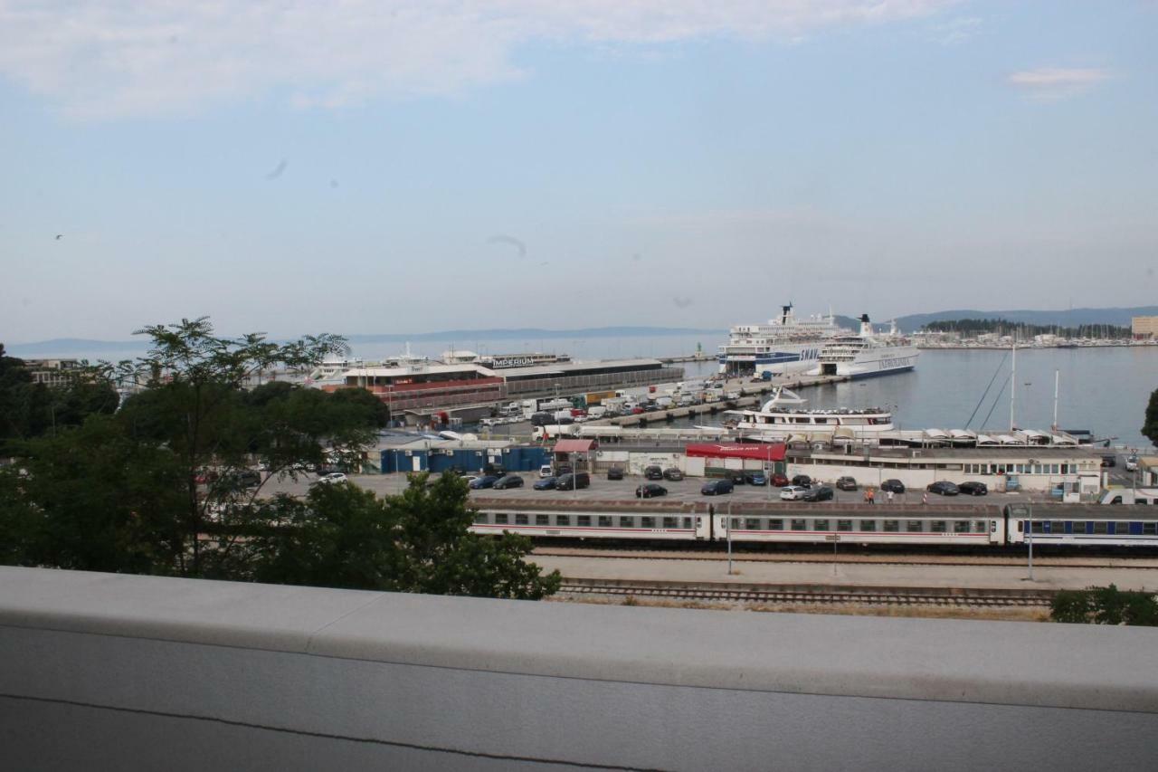 Bianca beach apartments Split Bagian luar foto